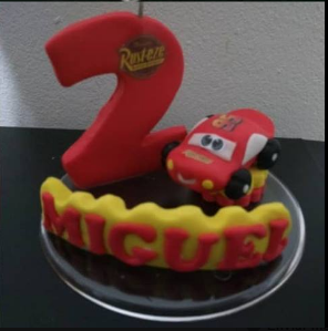 Bolo carros  Bolo de aniversário de carros, Bolo carros, Bolo de mcqueen